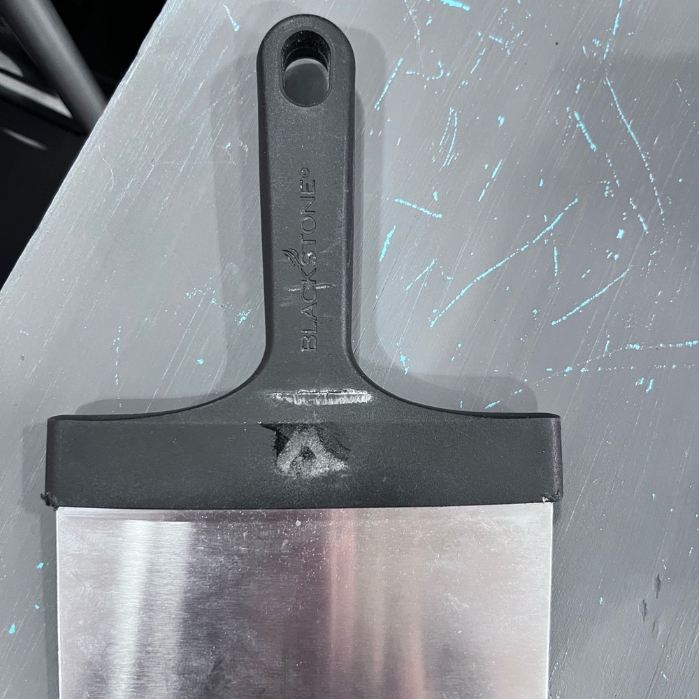 BLACKSTONE BBQ Like New Blackstone Heavy-Duty Scraper with Black Handle GUC